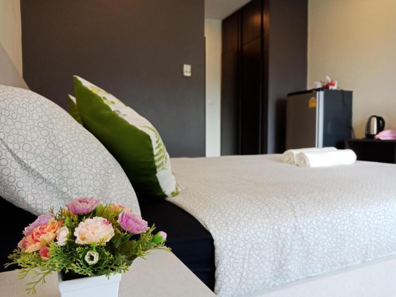 Plume Residence Minburi Bangkok Exteriör bild